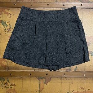 NWOT LOFT Black & White Polka Micro-Dot Pleated Side Zip Women's Dress Shorts